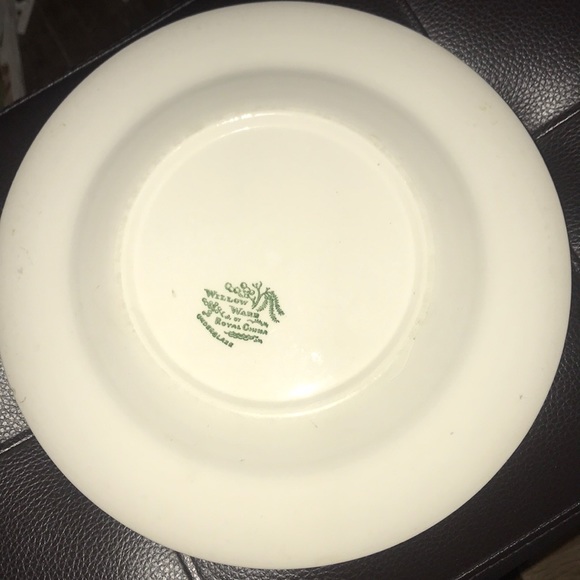 9 inch dinner plate willow ware royal China - Picture 2 of 2